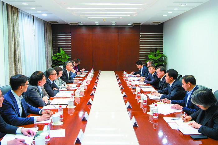 住房城鄉建設部部長倪虹會見香港特別行政區政府發展局局長甯漢豪